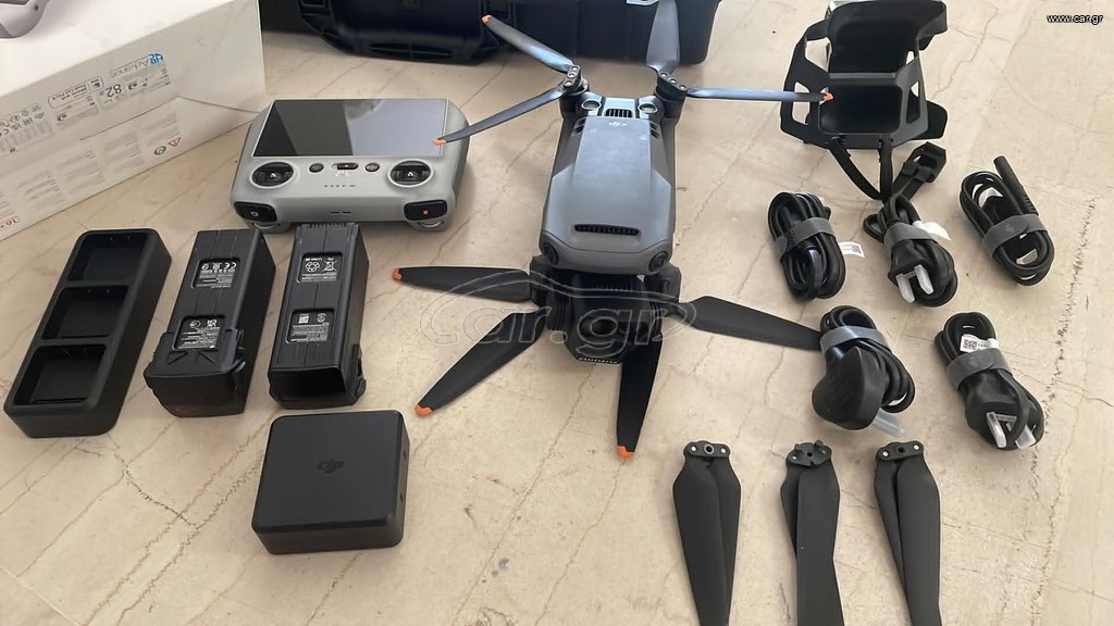 Drones - Multicopters DJI 2025 DJI Mavic 3 Pro Fly More Combo με DJI RC