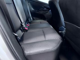 Toyota Yaris 2023 full extra bitone 37400km-thumb-28