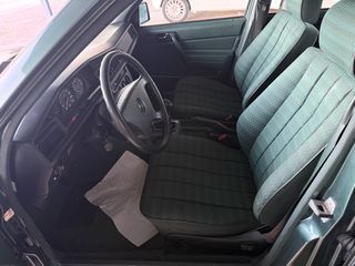 Mercedes-Benz 190 1992-thumb-6