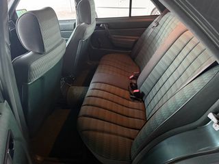 Mercedes-Benz 190 1992-thumb-7