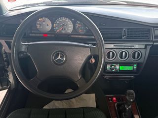 Mercedes-Benz 190 1992-thumb-8