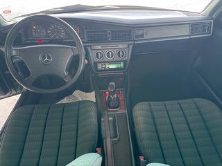 Mercedes-Benz 190 1992-thumb-9
