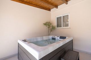 Jacuzzi ολοκαίνουριο με εγγύηση-thumb-1