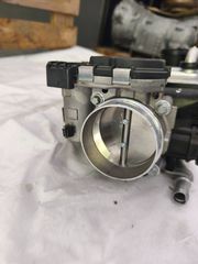 Γνήσιο Σώμα Πεταλούδας γκαζιού MERCEDES M177 AMG W205 BENZ A2761410125