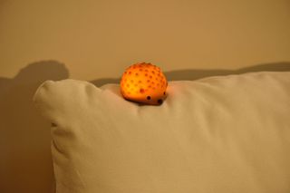 Winkee - Tiny Night Light Table Lamp - Hedgehog - Warm Brown / Gadgets-thumb-1