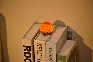 Winkee - Tiny Night Light Table Lamp - Hedgehog - Warm Brown / Gadgets-thumb-4