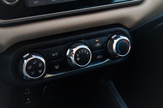 Nissan Micra 2019-thumb-19