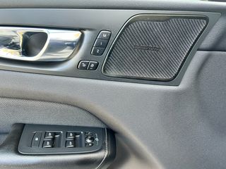 Volvo XC 60 2020 R DESIGN T8/390Hp/AirMatic/HarmanKardon-thumb-34