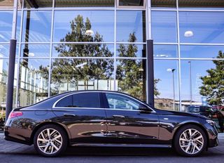 Mercedes-Benz E 300 2025 plug in-PANORAMA--thumb-1
