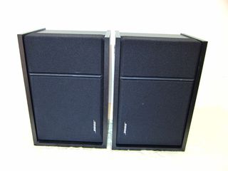 Bose 201 Series III Direct/Reflecting Stereo Bookshelf Speakers, σε μαύρο χρώμα.