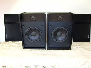 Bose 201 Series III Direct/Reflecting Stereo Bookshelf Speakers, σε μαύρο χρώμα.