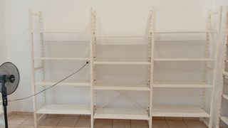 ΣΚΑΛΙΕΡΑ ΜΕ ΑΠΟΣΠΩΜΕΝΑ ΡΑΦΙΑ