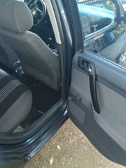Volkswagen Polo 2009-thumb-12