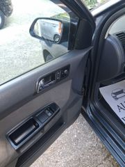 Volkswagen Polo 2009-thumb-15