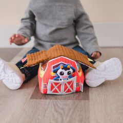 Lamaze - Peek-A-Moo Friendly Barn - (941-27657)-thumb-4
