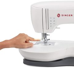 Singer SE300 sewing machine, electric current, white-thumb-2