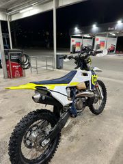Husqvarna TE 300 2023-thumb-4