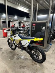 Husqvarna TE 300 2023-thumb-5