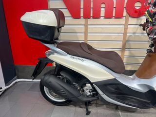 Piaggio Beverly 300 2015-thumb-4