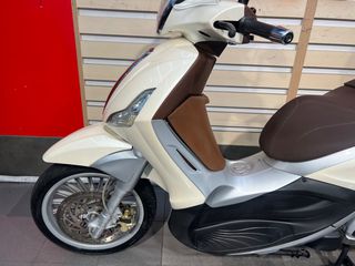 Piaggio Beverly 300 2015-thumb-17