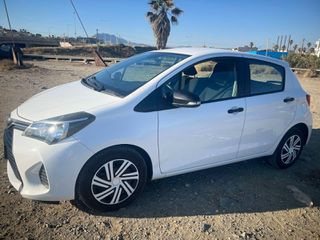 Toyota Yaris 2015 1.0 VVTI-thumb-1