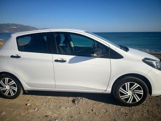 Toyota Yaris 2015 1.0 VVTI-thumb-2