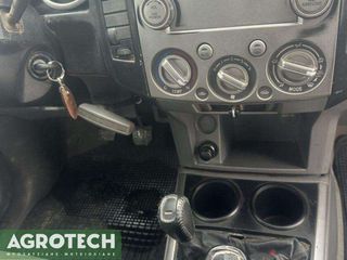 Mazda BT-50 2010-thumb-14
