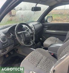 Mazda BT-50 2010-thumb-12