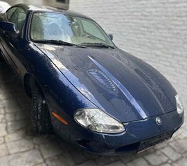 Jaguar XKR 2000 COUPE-thumb-1