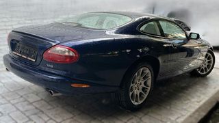Jaguar XKR 2000 COUPE-thumb-4