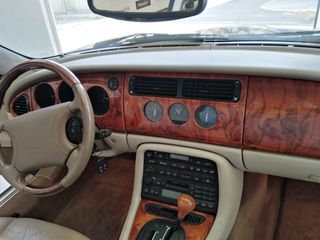 Jaguar XKR 2000 COUPE-thumb-8