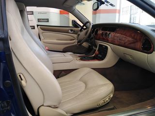 Jaguar XKR 2000 COUPE-thumb-9