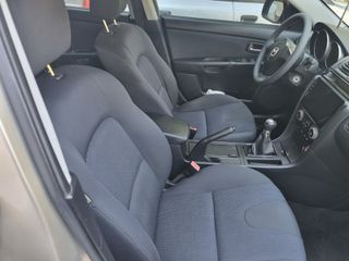 Mazda 3 2005-thumb-11