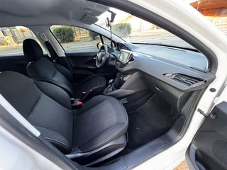 Peugeot 208 2019-thumb-9