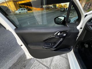 Peugeot 208 2019-thumb-15