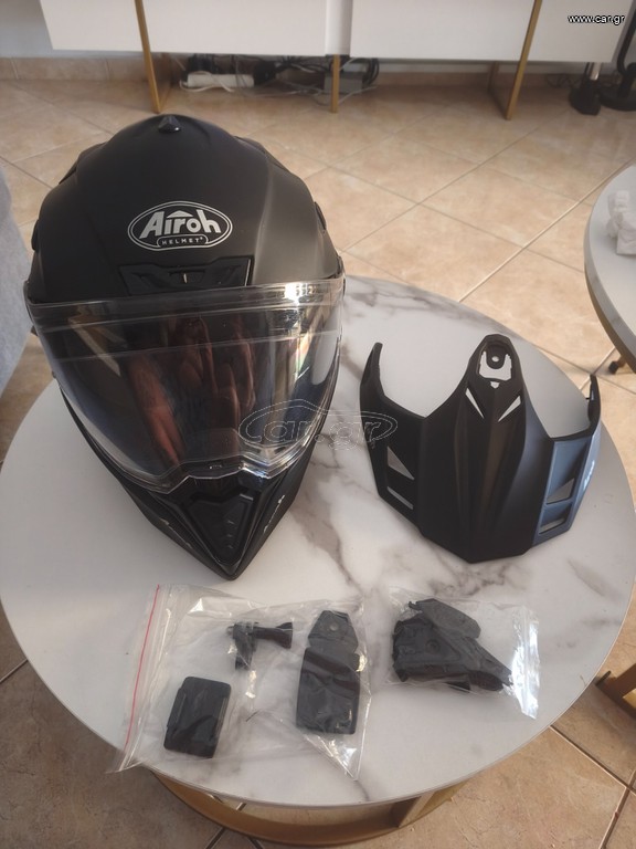 Πωλείται κράνος airoh commander 2