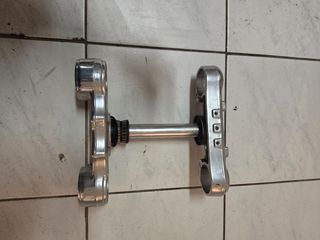 Σταυρος μαζι με τιμονοπλακα KTM 250 ktm 525 ktm 125 ktm450