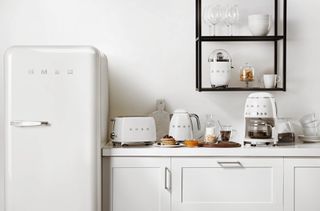 Smeg 50's Style Drip Filter Coffee Machine DCF02WHEU White-thumb-1