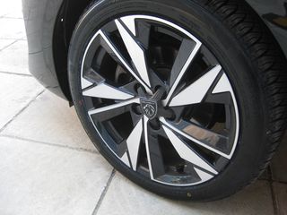 Peugeot 308 2022 1.2 Allure Plus 130-thumb-6