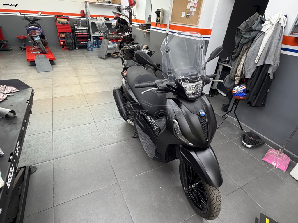 Piaggio Beverly 300 2023 BEVERLY 300 HPE DEEP BLACK