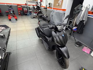 Piaggio Beverly 300 2023 BEVERLY 300 HPE DEEP BLACK