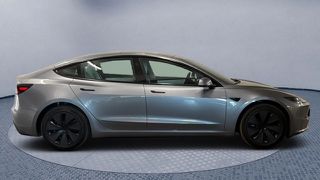 Tesla Model 3 2025 LONG RANGE-thumb-2