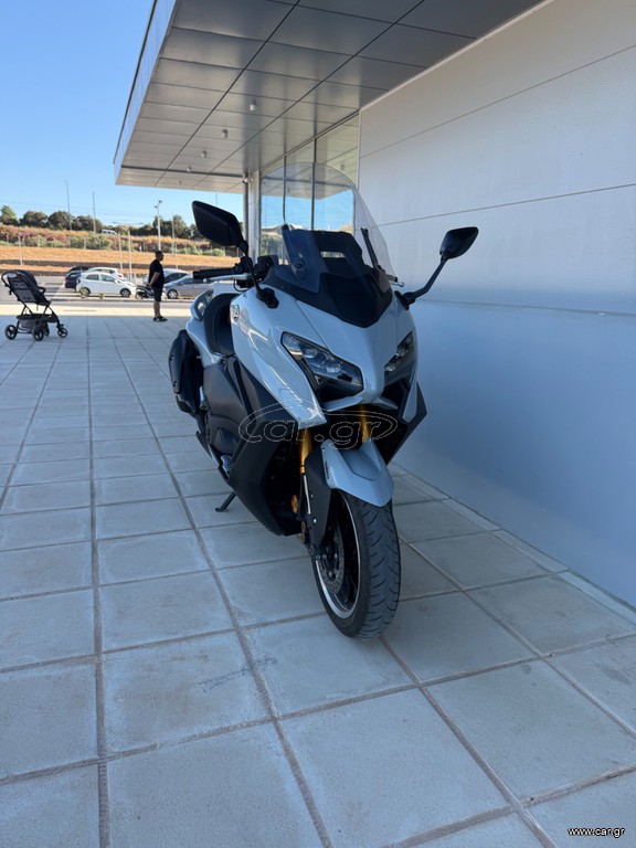Yamaha TMAX 560 Tech Max 2025