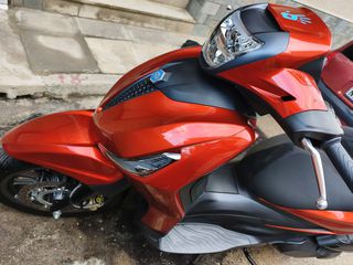 Piaggio Beverly 400 2023-thumb-8