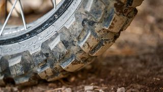ΕΛΑΣΤΙΚΟ ΠΙΣΩ MICHELIN ANAKEE WILD (130/80-17) (65R) TL/TT 036642 (MICHELIN)-thumb-2