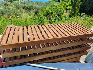SUNBEDS ΞΥΛΙΝΕΣ ΚΑΦΕ ΑΝΟΙΧΤΟ ΧΡΩΜΑ