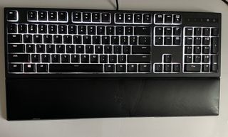 Razer Πληκτρολόγιο QWERTY Αγγλικό Πληκτρολόγιο Ornata Chroma RZ03-0204 + Razer Wrist-Rest / Στήριγμα Καρπού RC21-R3M1