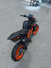 KTM 390 Duke 2022-thumb-3
