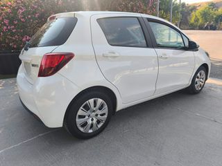 Toyota Yaris 2017-thumb-5