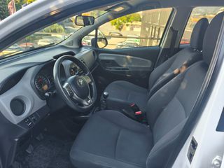 Toyota Yaris 2017-thumb-7
